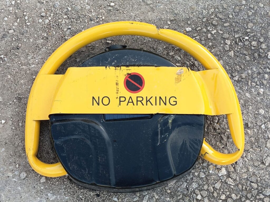 Oštećena parking barijera i utjecaj na trajnost
